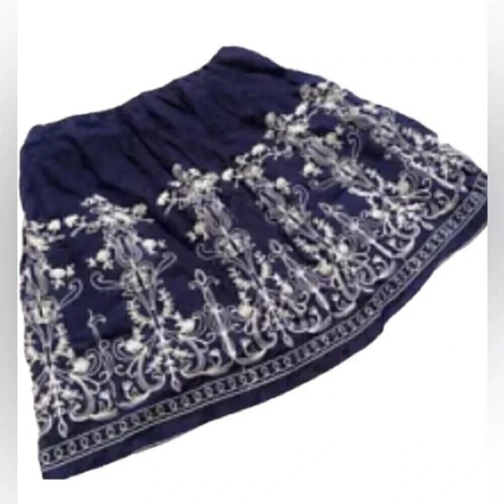 Metro Wear embroidered skirt, size Small